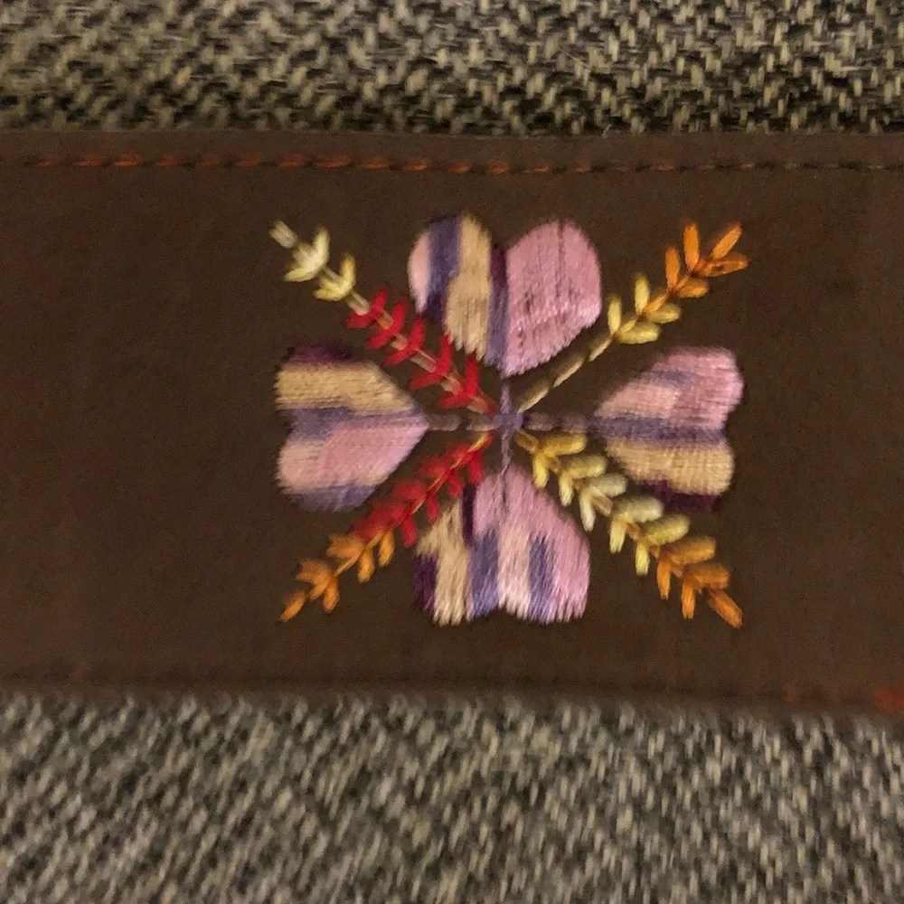 Embroidered Brown Belt with lions heads Buckle